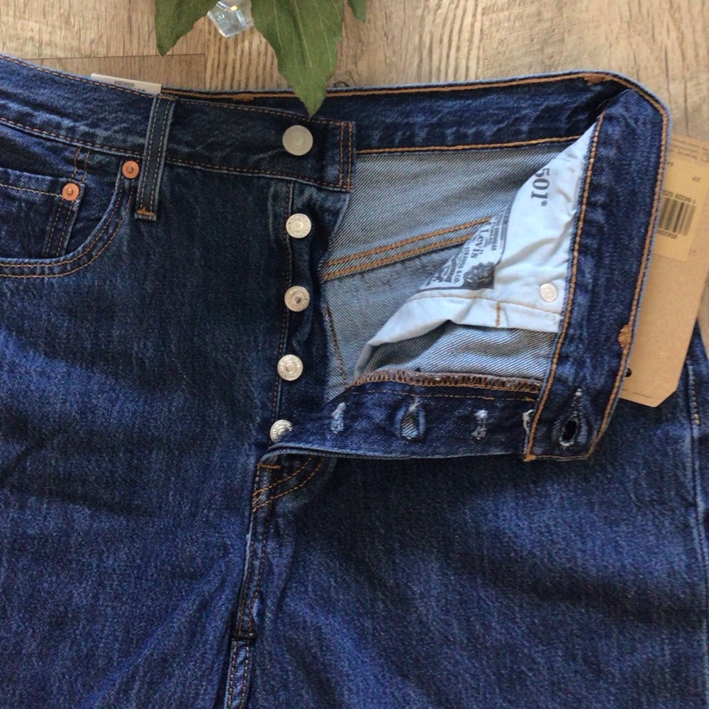 Levi's 501 high Rise Mid Thigh Shorts 🎀 - Picture 8 of 13